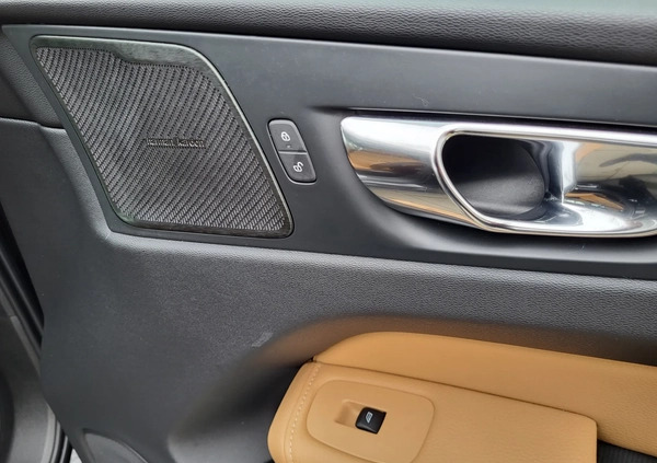 Volvo XC 60 cena 144900 przebieg: 66893, rok produkcji 2019 z Warszawa małe 781